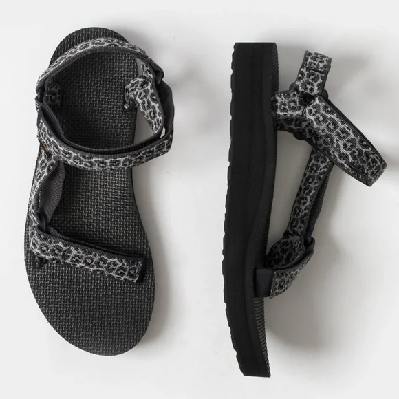 Teva discount leopard shoes